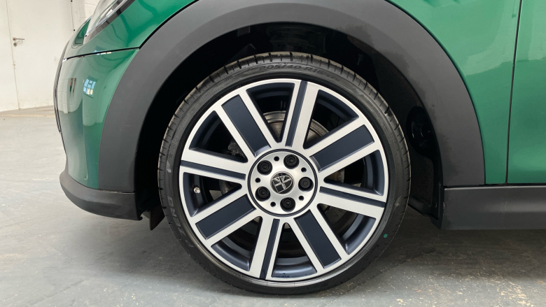 MINI Hatchback 1.5 Cooper Exclusive 3dr Auto Petrol Hatchback
